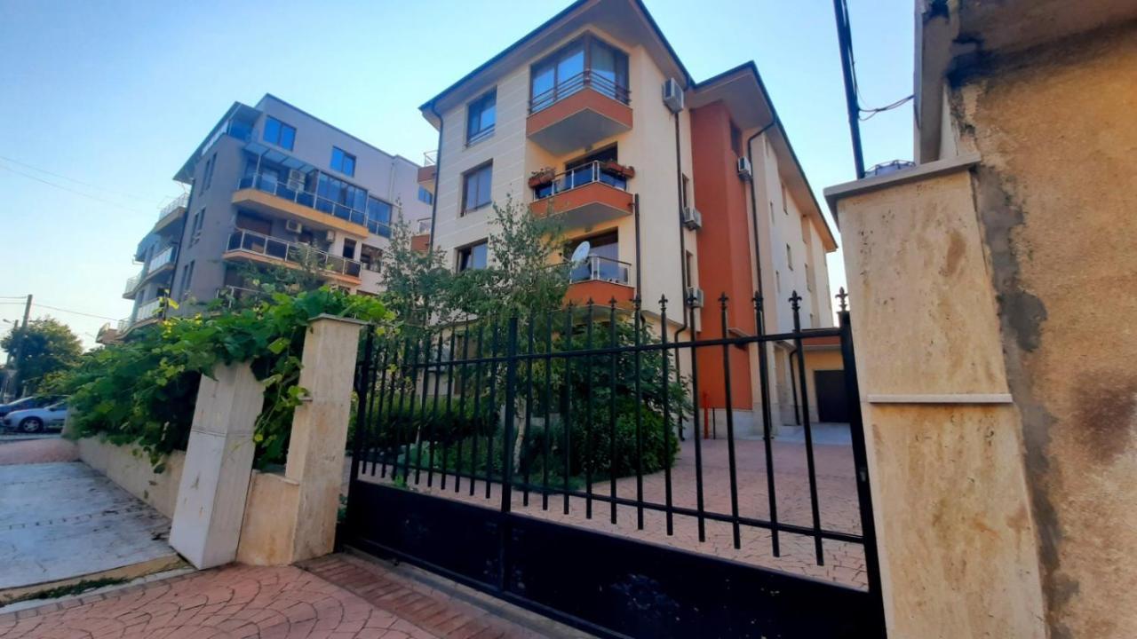 На Море В Сарафово Burgas City Eksteriør billede